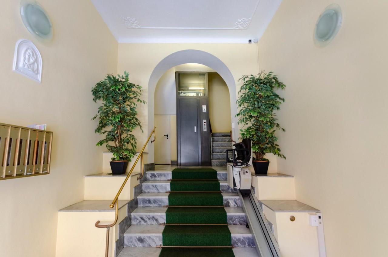 Joivy Spacious Family Apt For 4, In Carignano, جنوة المظهر الخارجي الصورة